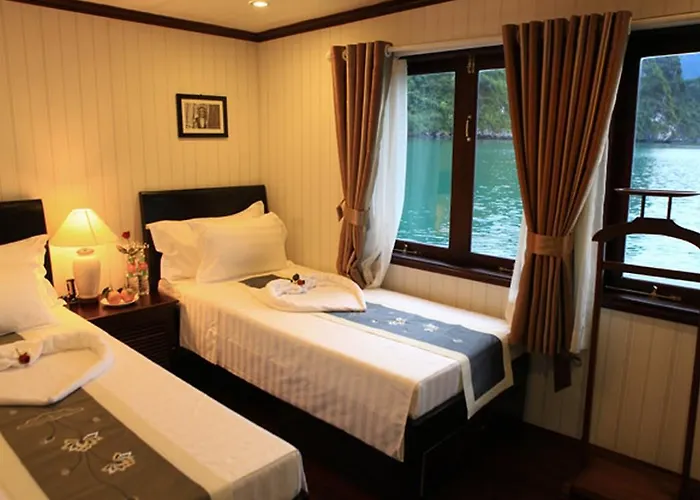 Phoenix Luxury Cruise Ha Long